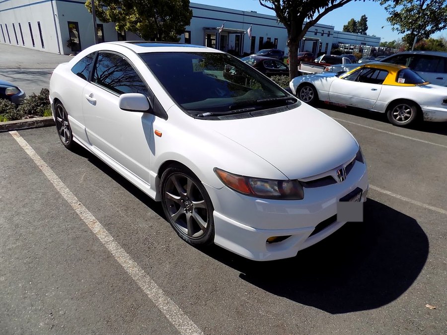 2005 Honda Civic Si after a Championship White paint job
